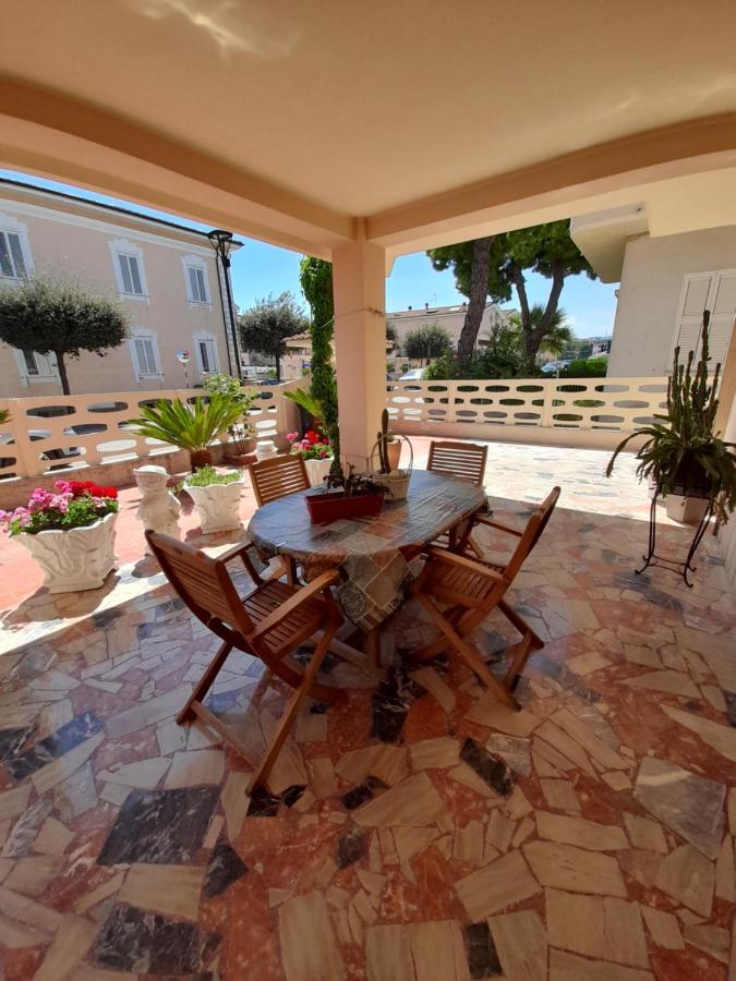Bouganville Casa Vacanza Ambiente Climatizzato Con Wi Fi Pineto Eksteriør billede