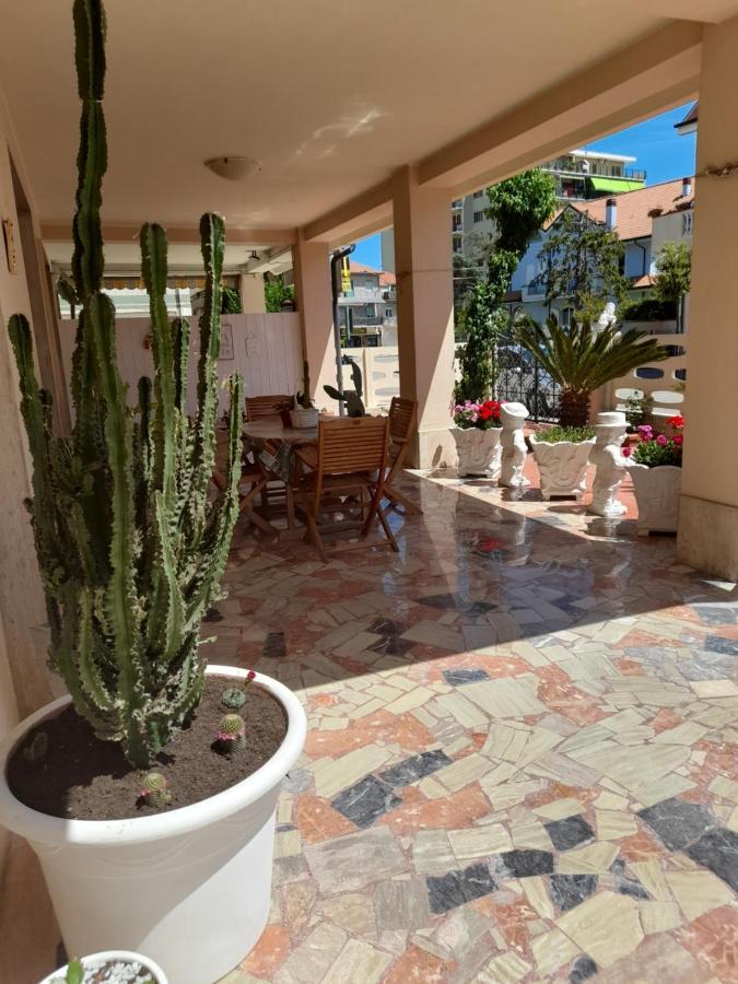 Bouganville Casa Vacanza Ambiente Climatizzato Con Wi Fi Pineto Eksteriør billede