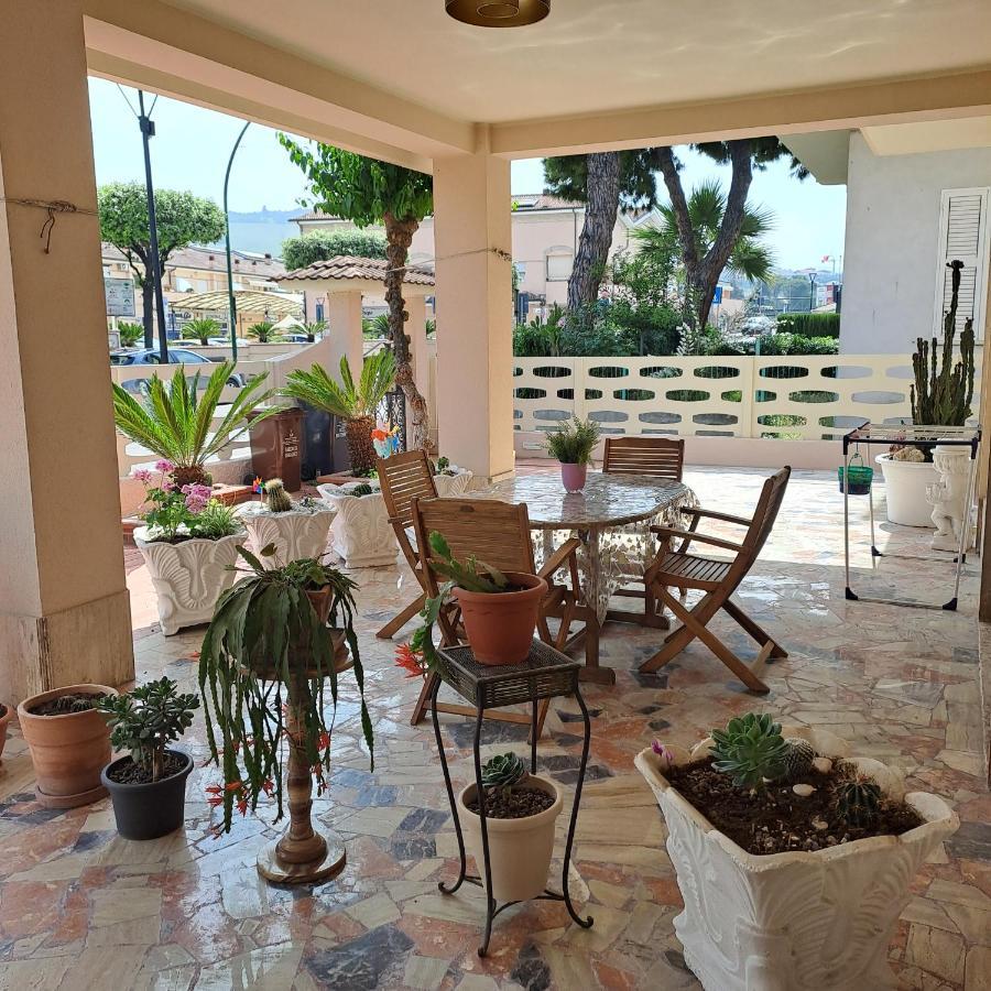 Bouganville Casa Vacanza Ambiente Climatizzato Con Wi Fi Pineto Eksteriør billede