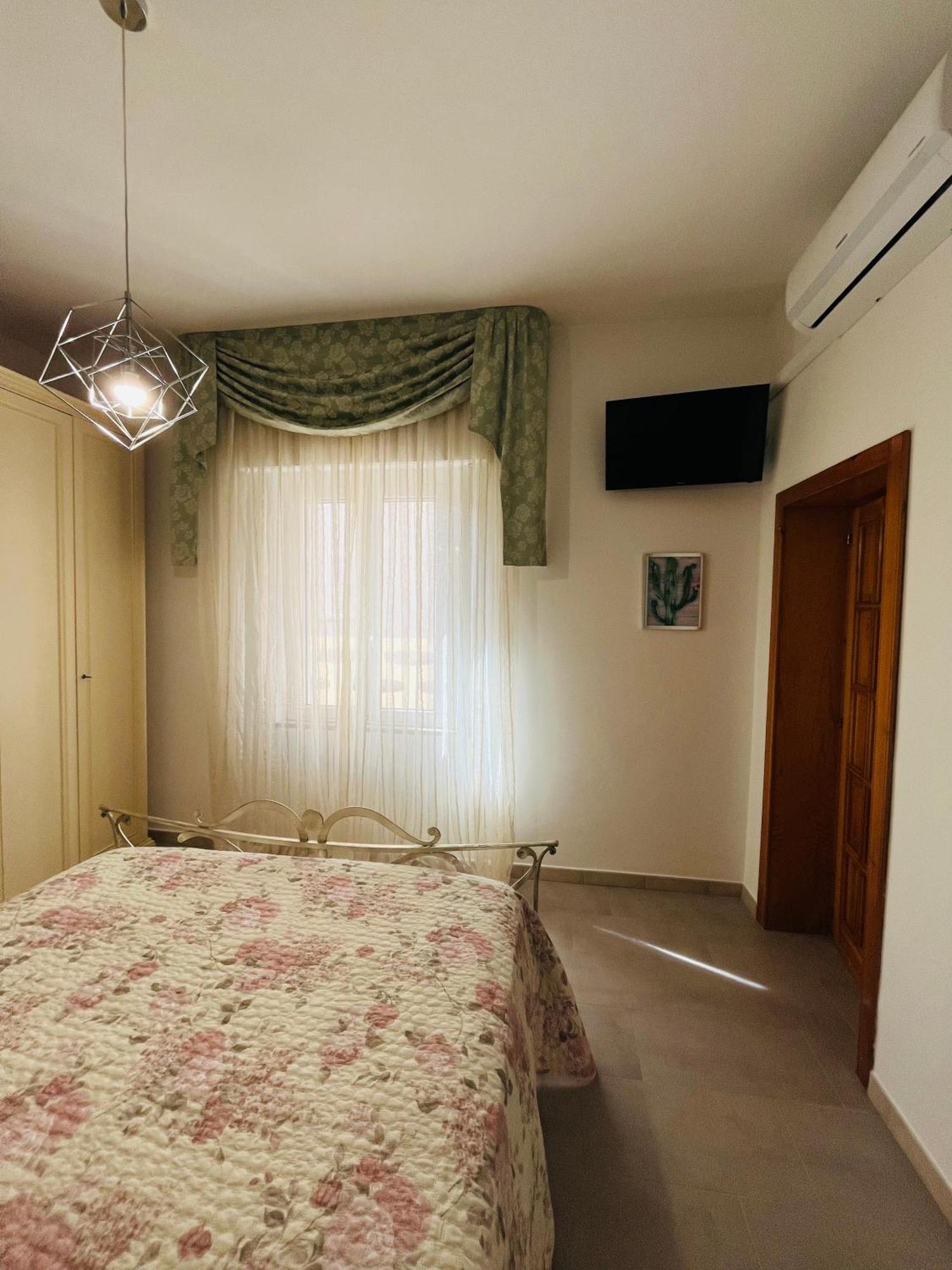 Bouganville Casa Vacanza Ambiente Climatizzato Con Wi Fi Pineto Eksteriør billede