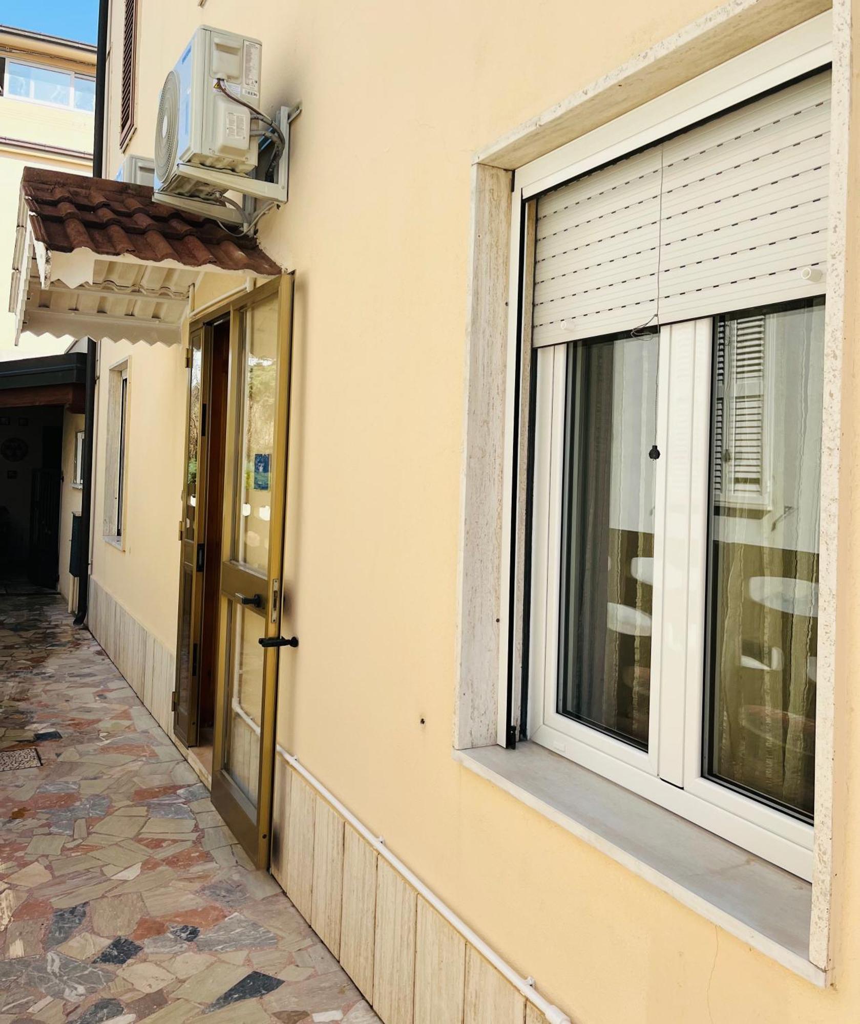 Bouganville Casa Vacanza Ambiente Climatizzato Con Wi Fi Pineto Eksteriør billede