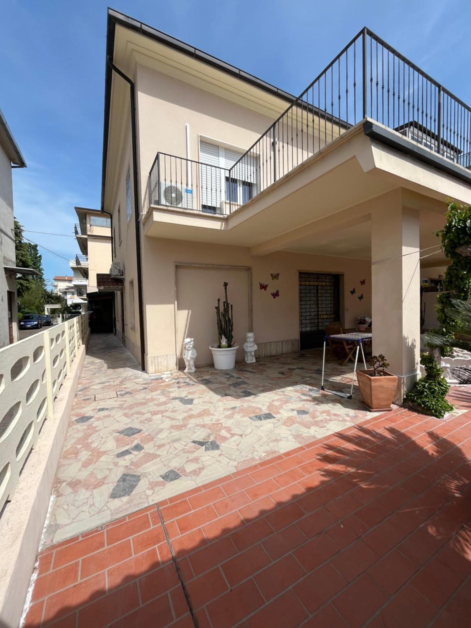Bouganville Casa Vacanza Ambiente Climatizzato Con Wi Fi Pineto Eksteriør billede